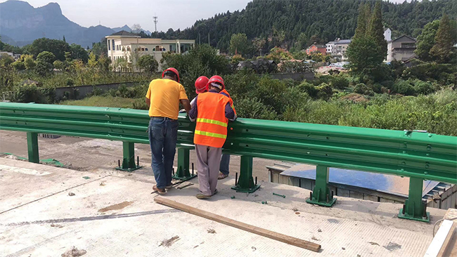 船营高速公路护栏板的维护确保道路安全的关键环节